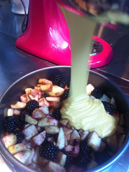 Cinnamon, Apple and Blackberries in the pan