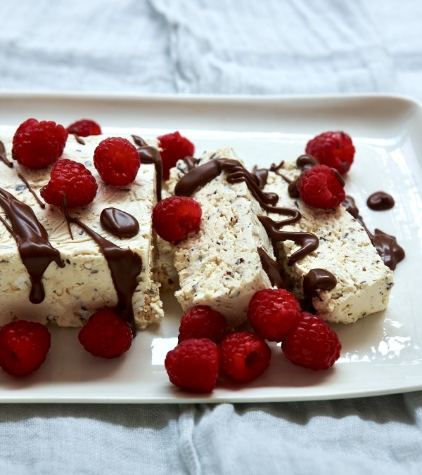 Meringue Gelato Cake With Chocolate Sauce