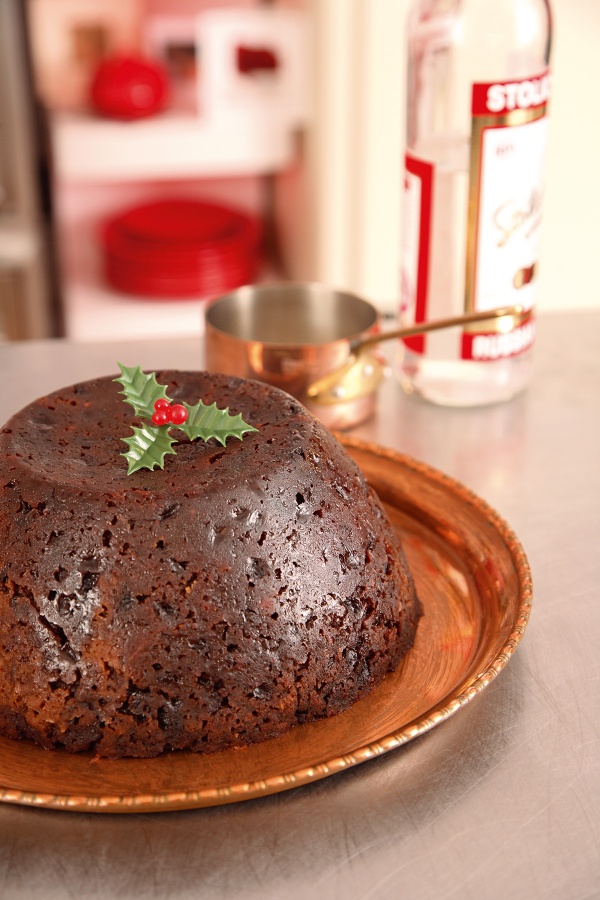 Christmas Pudding Pouring Cake Recipe | Lakeland Inspiration